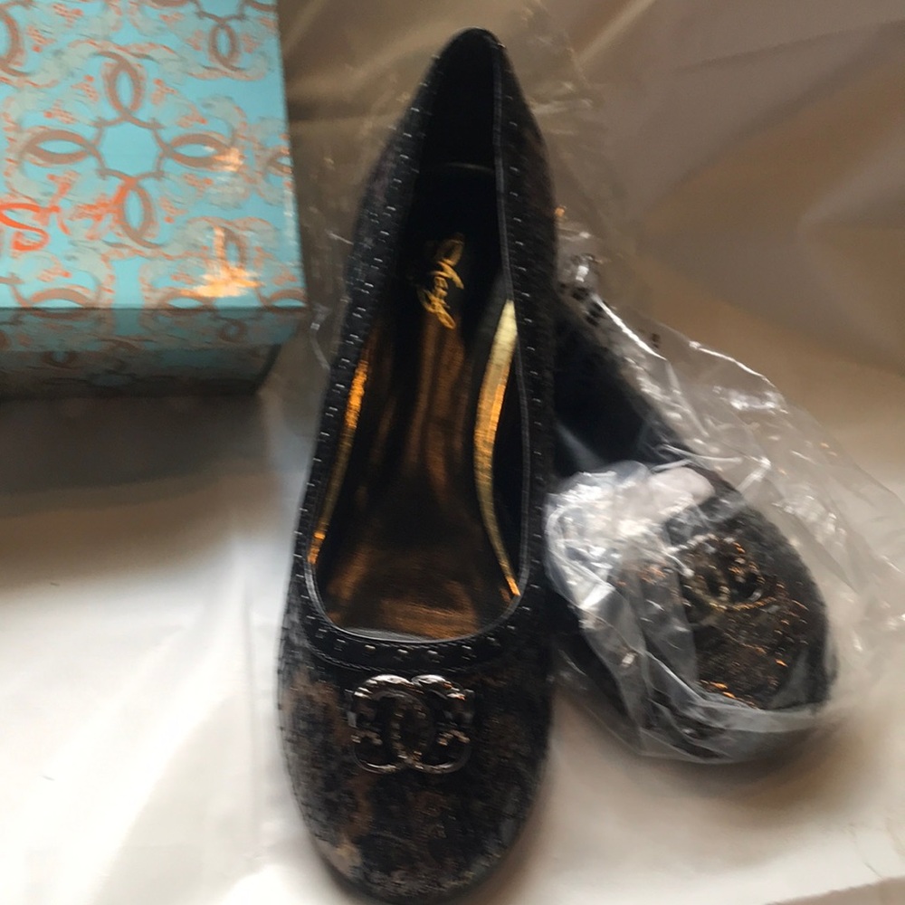 Black Glitter Ballet Flats with Decorative Emblem - Women